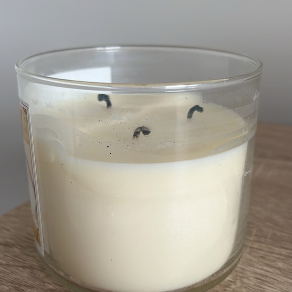 Bath & Body Works Surf’s Up Coconut Bay Scented Candle - Picture 4 of 6